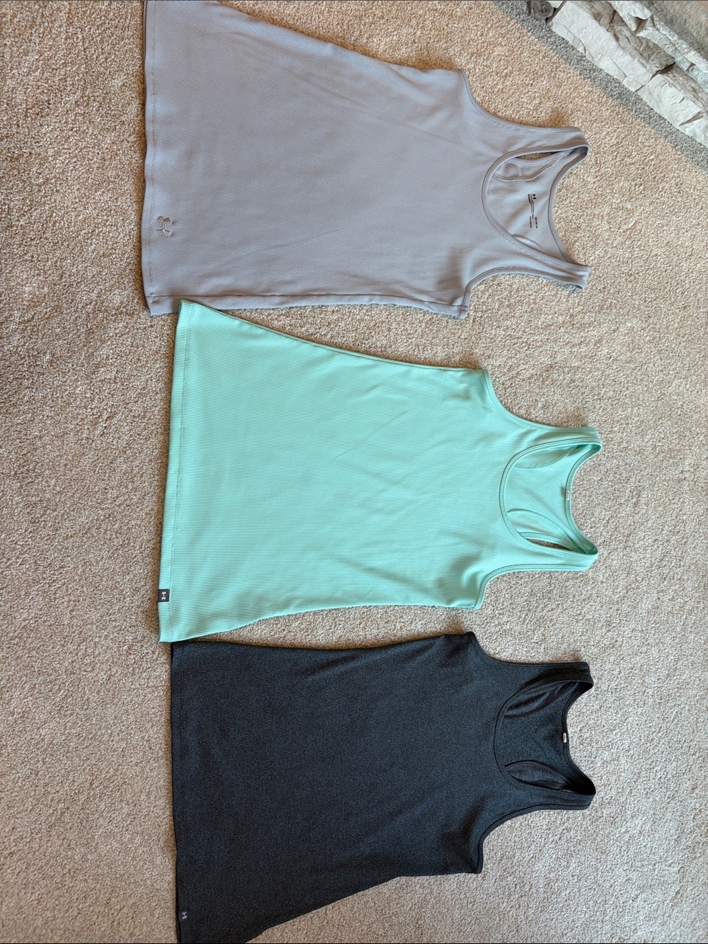 3 Under Armour Active Tank Tops - Picture 15 of 15